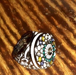Ring beautifully inlayed enameled/crystals ring array of color